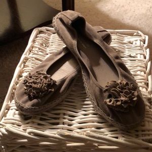 Ladies Shoes in Tan Suede